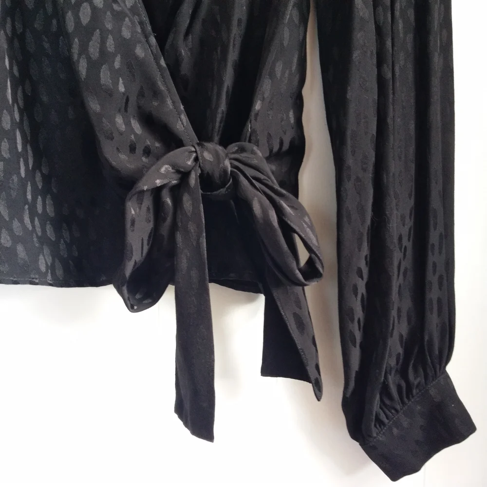 ☆ BANANA REPUBLIC Spotted Tie-front Blouse